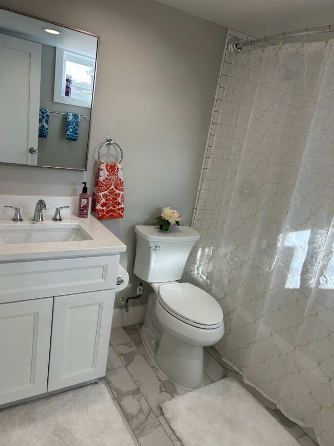 Bathroom - 1516 Hamilton St NW Unit 101A