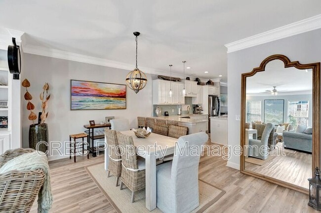 Photo - 147 Palm Cove Way