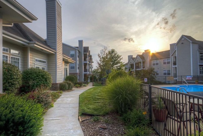 Exterior - Cobblestone Village Apartments