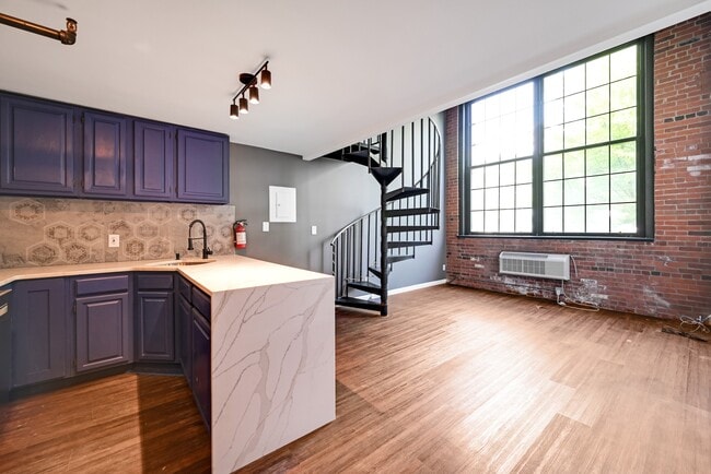 Building Photo - 384 Trenton Ave