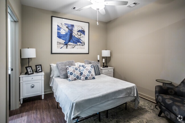 1 BR, 1 BA - 647SF - Madison Midtown