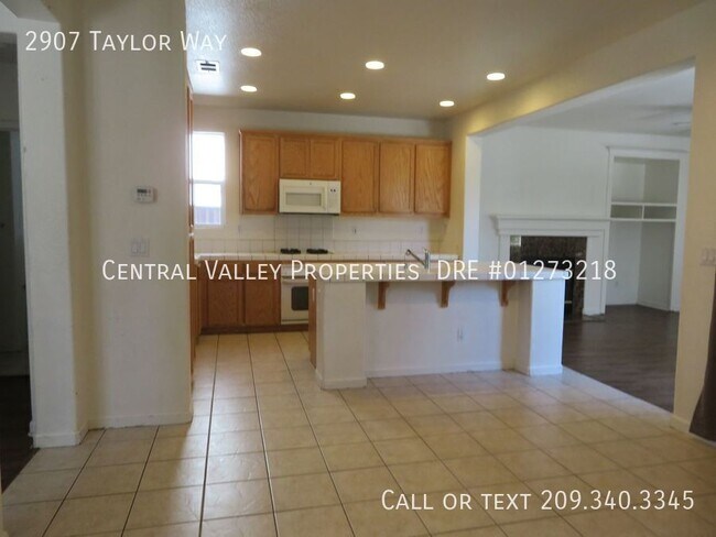 Photo - 2907 Taylor Way