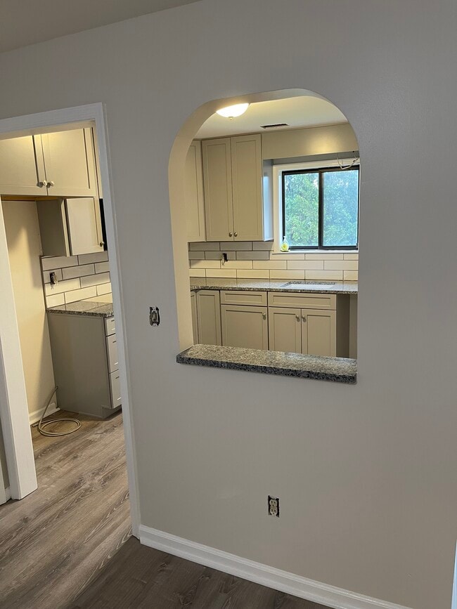 Building Photo - 938 Cold Spring Rd Unit Clearview Manor #12 Rental