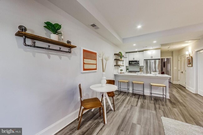 Photo - 819 D St NE Unidad 7