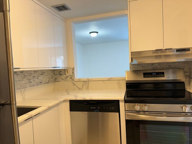 Photo - For Rent - Recently Remodeled 1/1 Condo - Great location in Kendall - $1,650