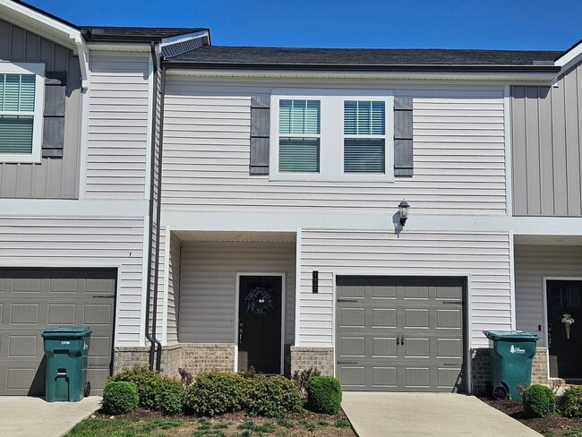 Building Photo - FOR LEASE - FULLY FURNISHED 3 BEDROOM TOWNHOME IN LEBANON!