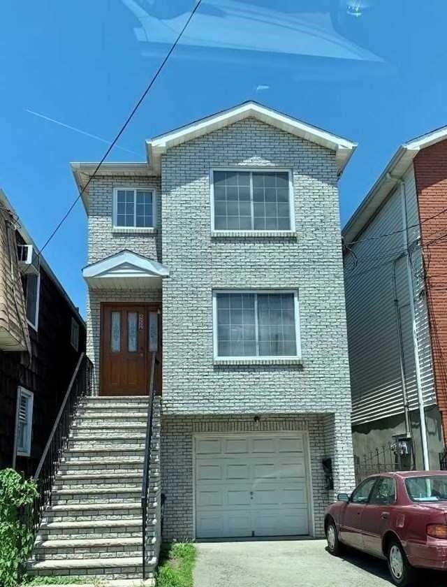 Photo - 422A Warren St House Unit 1