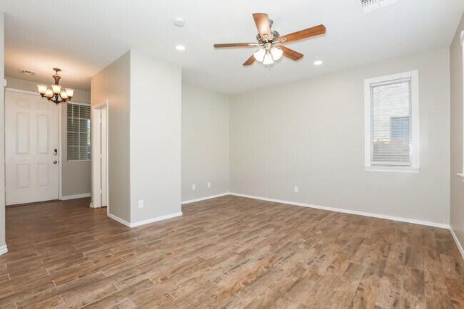 Photo - 1130 E Coppola St