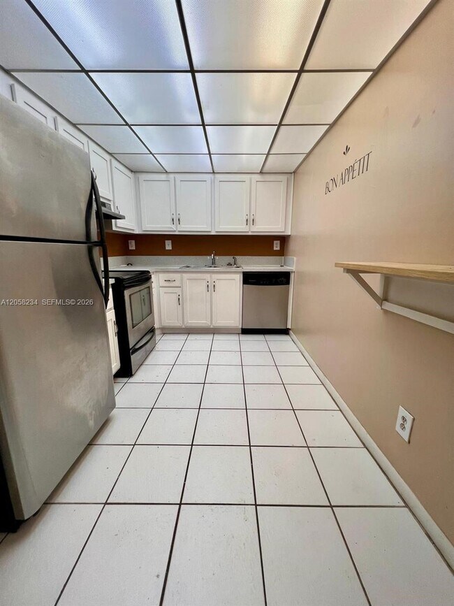 Photo - 700 NW 214th St Unidad 411