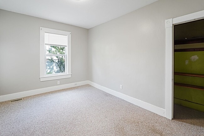 Building Photo - Melville Unit 1 Rental