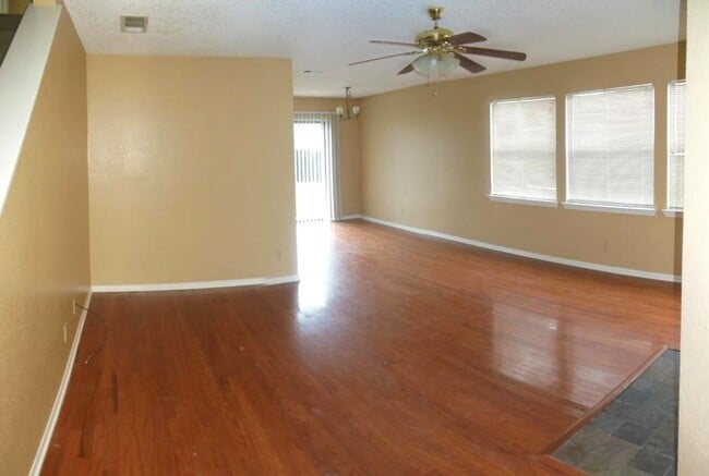 Photo - 1611 West Ln