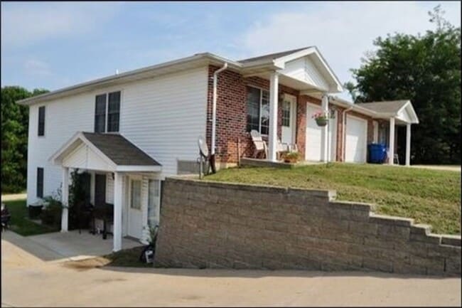 Building Photo - 5112 Deer Ridge Unit B