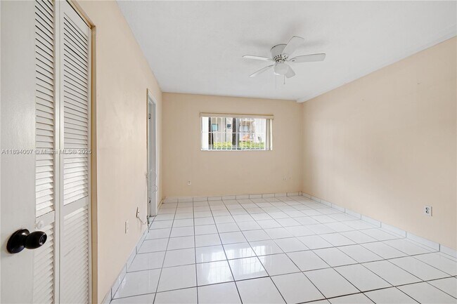 Photo - 5490 W 21st Ct Unidad 112