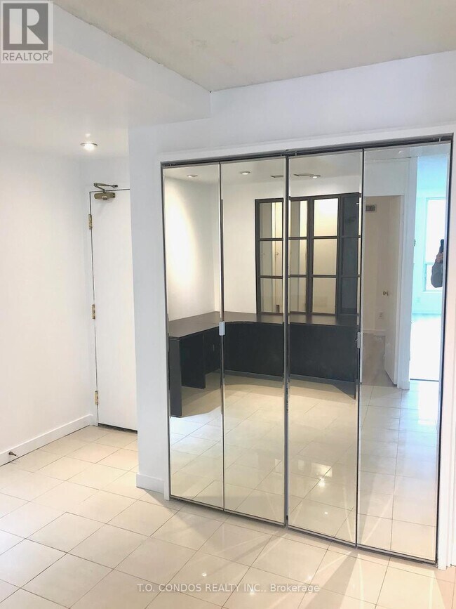 Photo - 92 King St E Unité 1402