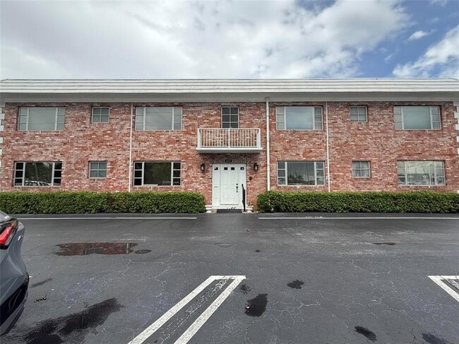 Building Photo - 412 S Cypress Rd Unit 225