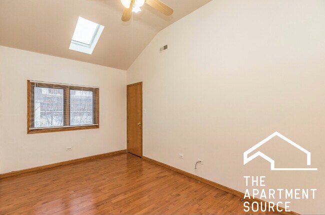 Photo - 2439 W Polk St Unit 3