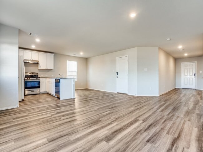 Photo - 9011 McCoy Pass