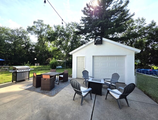 Photo - 915 Mackow Dr