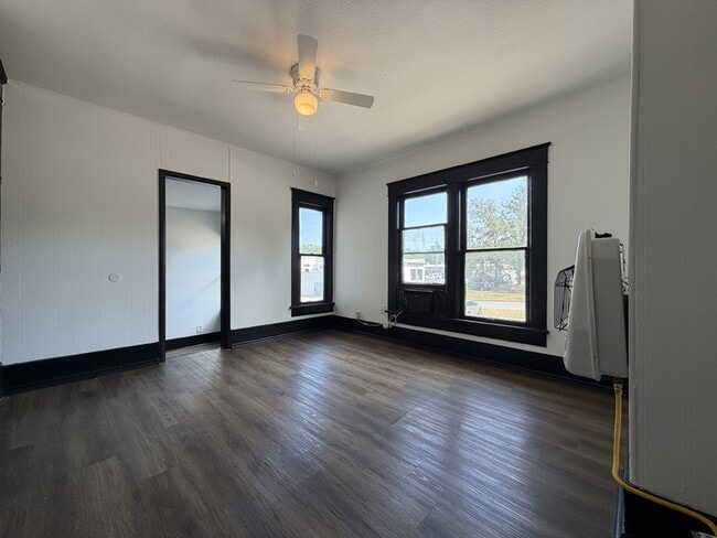 Photo - 401 E Twin Springs St