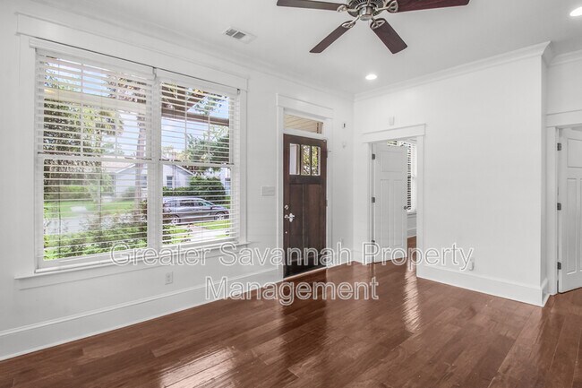 Photo - 419 E 54th St