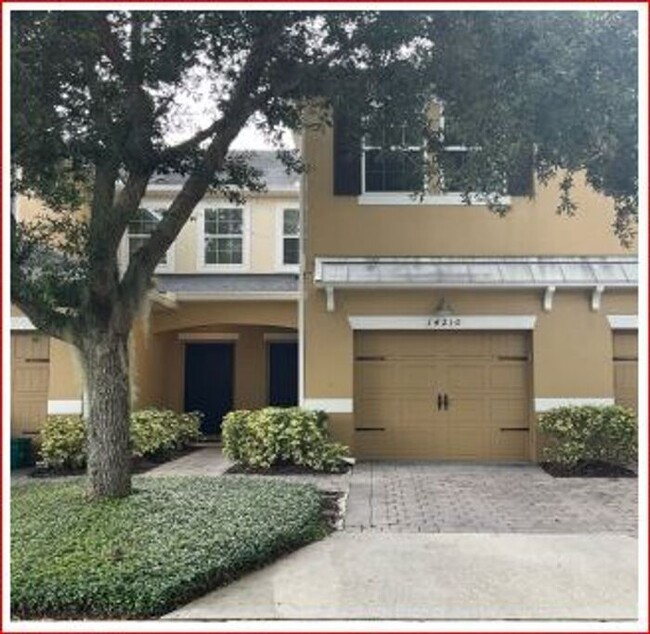 Lovely 3/2.5 Spacious Townhome with a 2 Ca... - Lovely 3/2.5 Spacious Townhome with a 2 Ca...