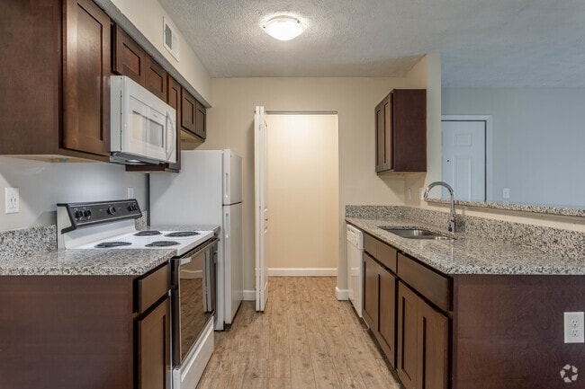 2 Br, 2 Ba - 906 SF