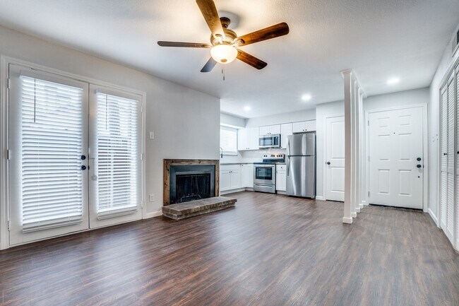 Building Photo - Creekside Condominumums Unit 13