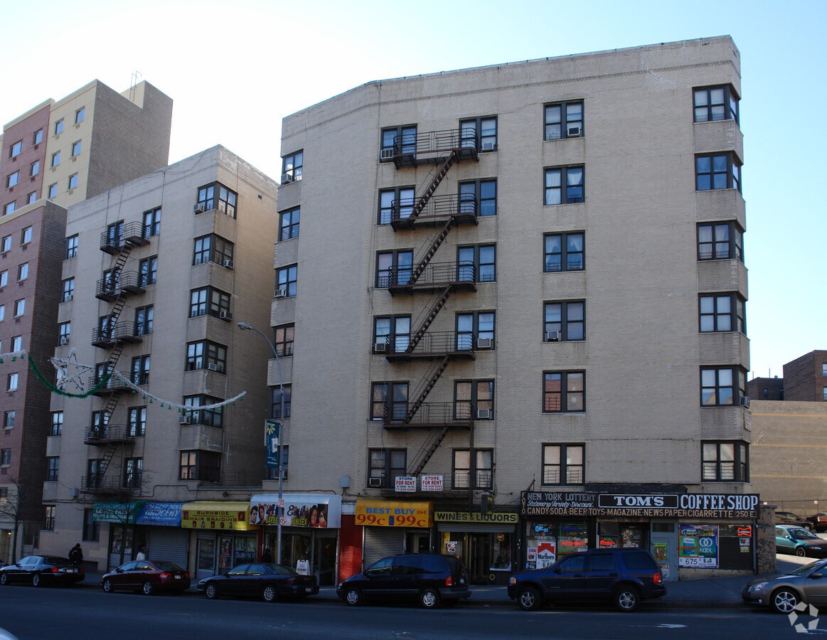 2000 Anthony Ave - 2000 Anthony Ave