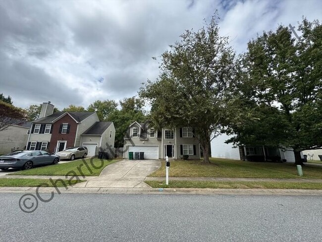 Building Photo - Updated home with Garage!