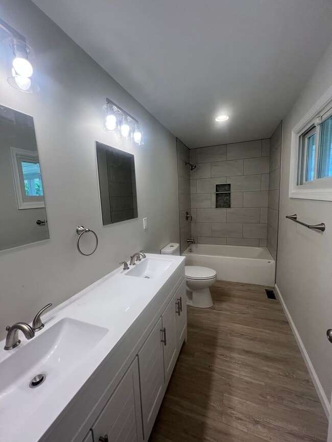 Photo - 403 D St