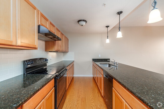 2BR, 2BA - 1,262SF - Kitchen - Butternut Commons Luxury Apartments