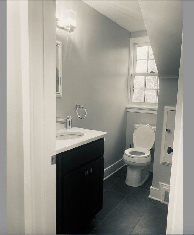 Photo - 5601 Dunmoyle St Unit 2