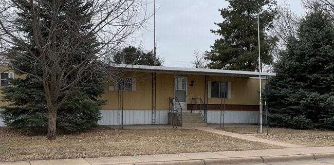 Building Photo - 201 E 5th St