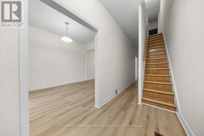 Photo - 281 Cambridge St N