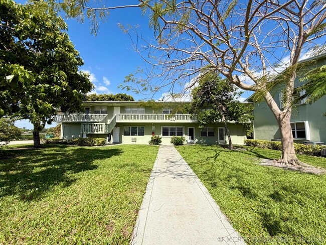 Building Photo - 62 Easthampton C