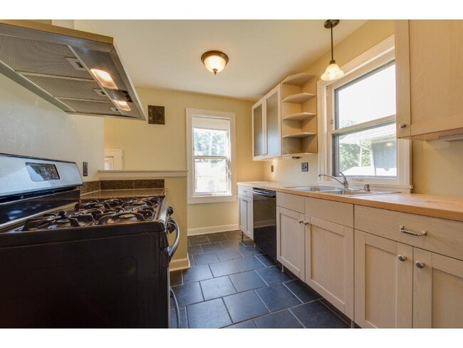 Photo - 1674 St Clair Ave