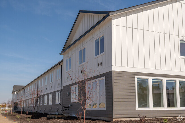 Building Photo - Black Feather Apartments