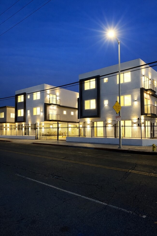 Photo - 1301 E 27th St