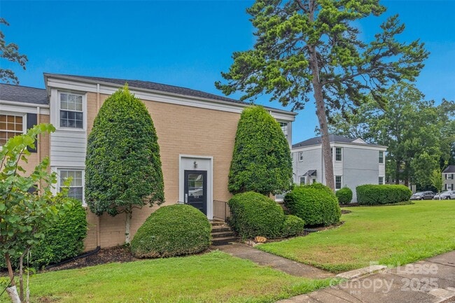 Building Photo - 512 Wakefield Dr Unit A Rental