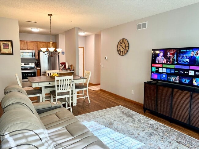 Building Photo - Modern 2-Bedroom Condo with Balcony & Heat...