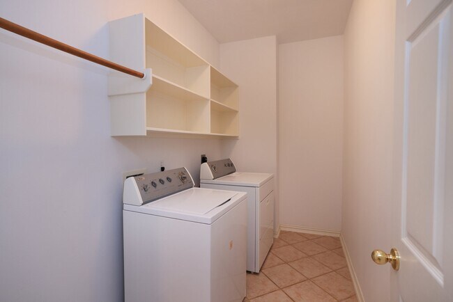 Photo - 17222 Leeside Dr