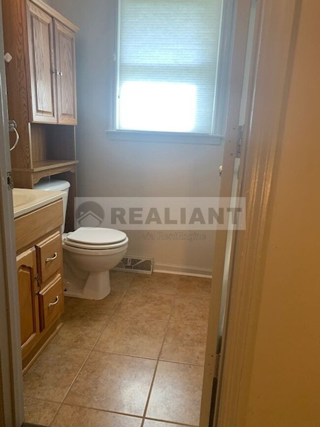 Photo - 215 Medlock Rd