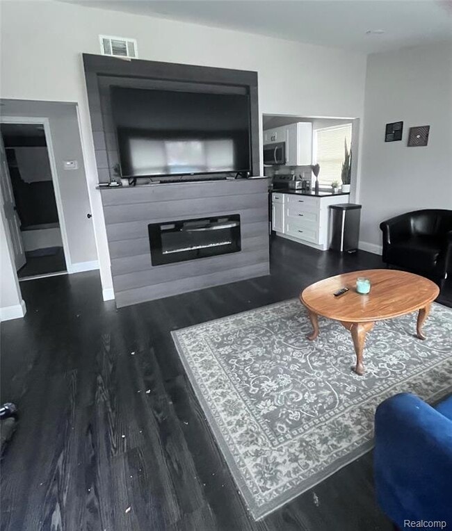 Photo - 3066 Greenlawn Ave