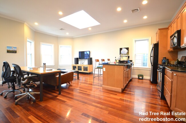 Building Photo - 10 Bristol St Unit 3 Rental