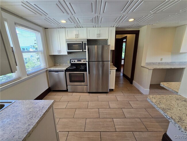 Building Photo - 706 Milton Ave