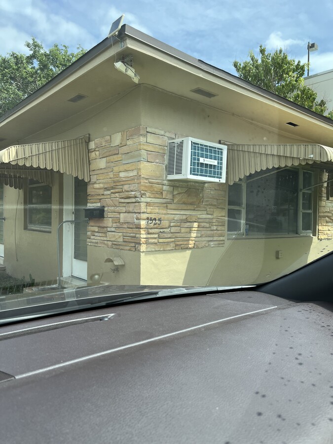 Photo - 2525 SW 3rd St Unit 2525