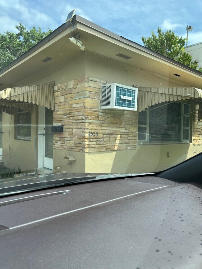 Building Photo - 2525 SW 3rd St Unit 2525