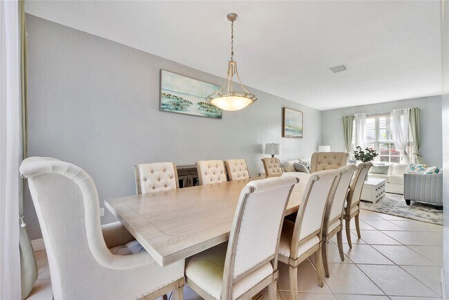 Photo - 3527 Chesapeake Cir