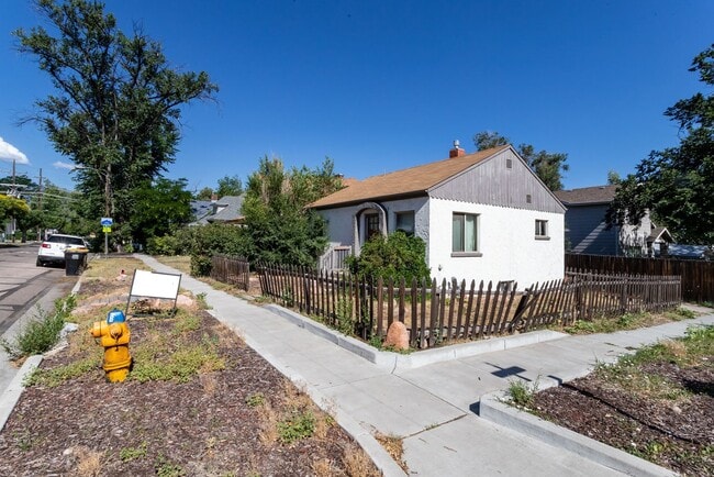 Photo - 922 E High St