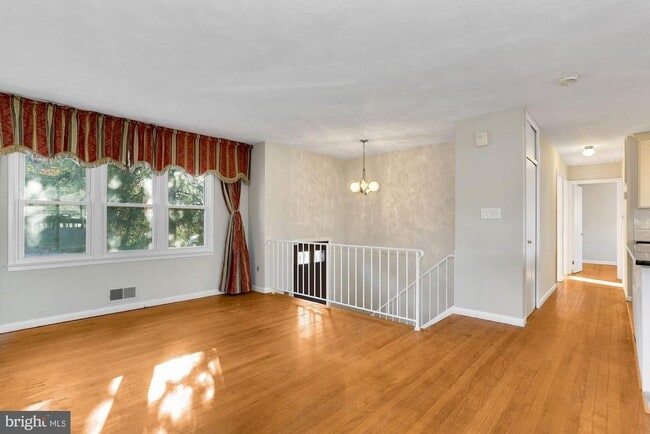 Photo - 2032 Greenwich St